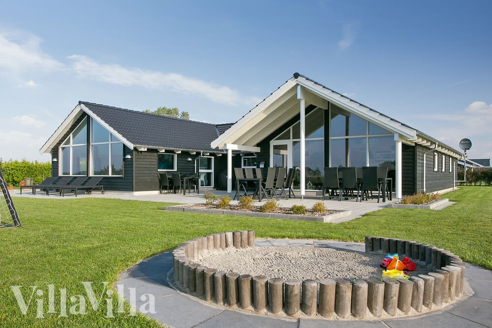 In schöner Lage in der Nähe von Råbylille Strand bietet dieses Poolhaus. Møn ist für seine kinderfreundlichen Sandstrände, wunderbare Naturerlebnisse und gemütliche Geschäfte und Restaurants bekannt.