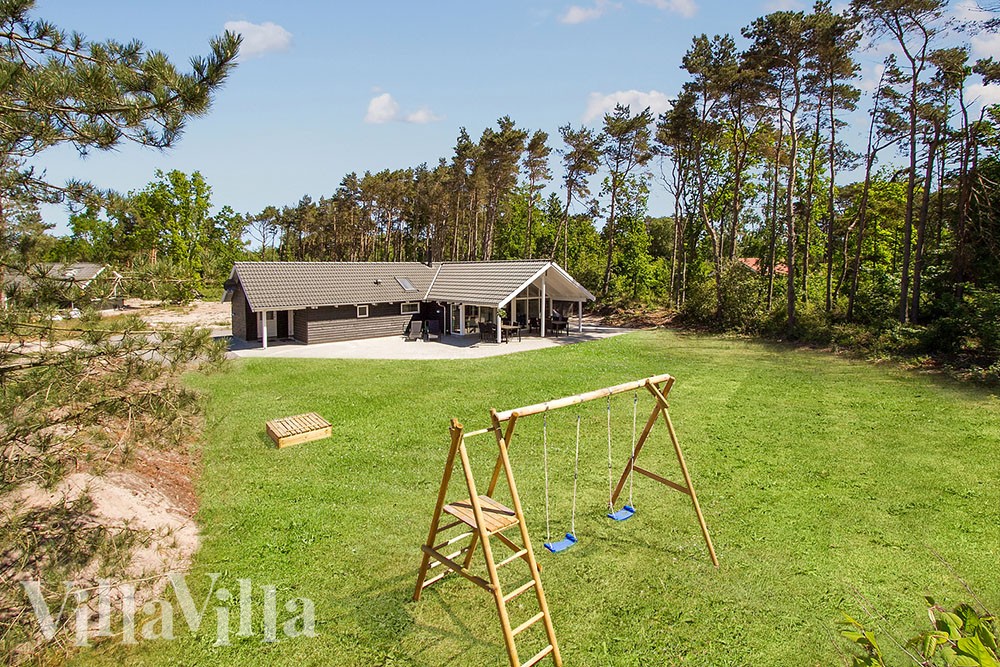 Ferienhaus auf der Sonneninsel Bornholm in der Nähe des Ortes Snogebæk die zur Wellness und tollen Freizeitaktivitäten für die ganze Familie einlädt.
