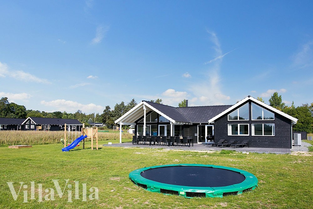 Dieses schöne Poolhaus liegt nah an Vejby Strand und nur wenige Kilometer von der Strandpromenade, den gemütlichen Cafés und Restaurants und dem kinderfreundlichen Strand in Rågeleje entfernt.